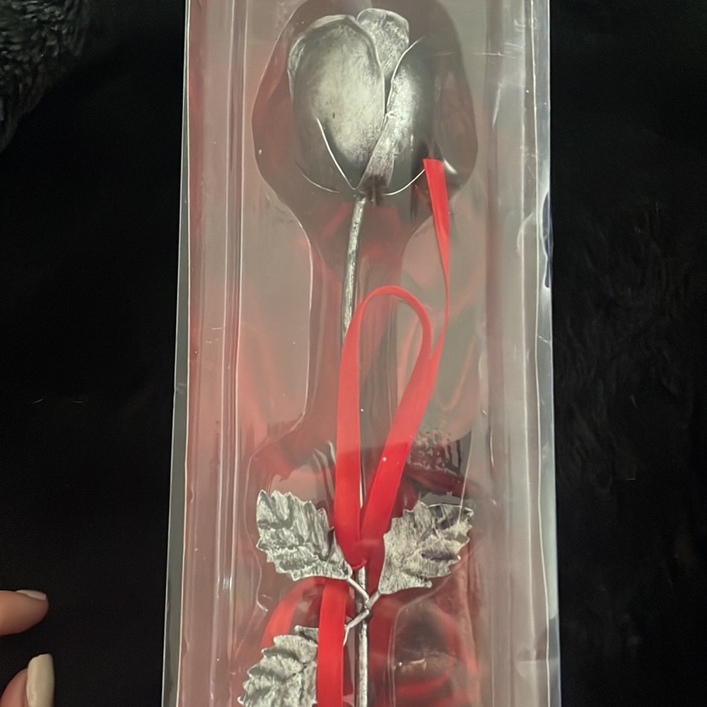 Infinity Metal Rose 🌹 - Picture 2 of 5